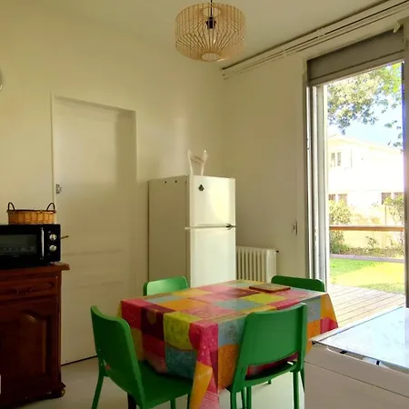A L'ombre Du Jardin